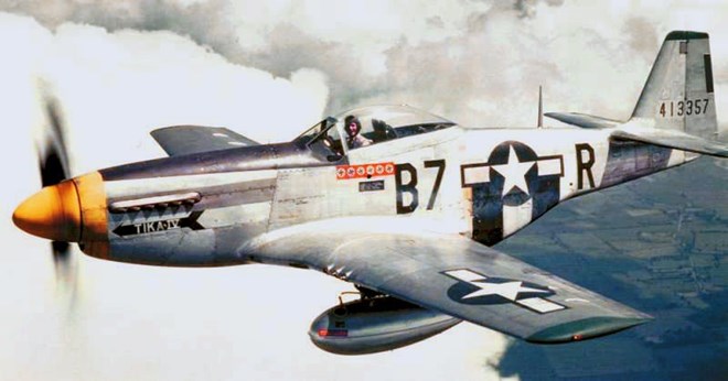 Mustang bắt đầu tham gia Chiến tranh Triều Tiên như là máy bay tiêm kích chủ yếu của lực lượng Liên Hợp Quốc, nhưng nhanh chóng được bố trí lại trong vai trò tấn công mặt đất sau khi bị vượt qua bởi những máy bay tiêm kích phản lực đời đầu.
